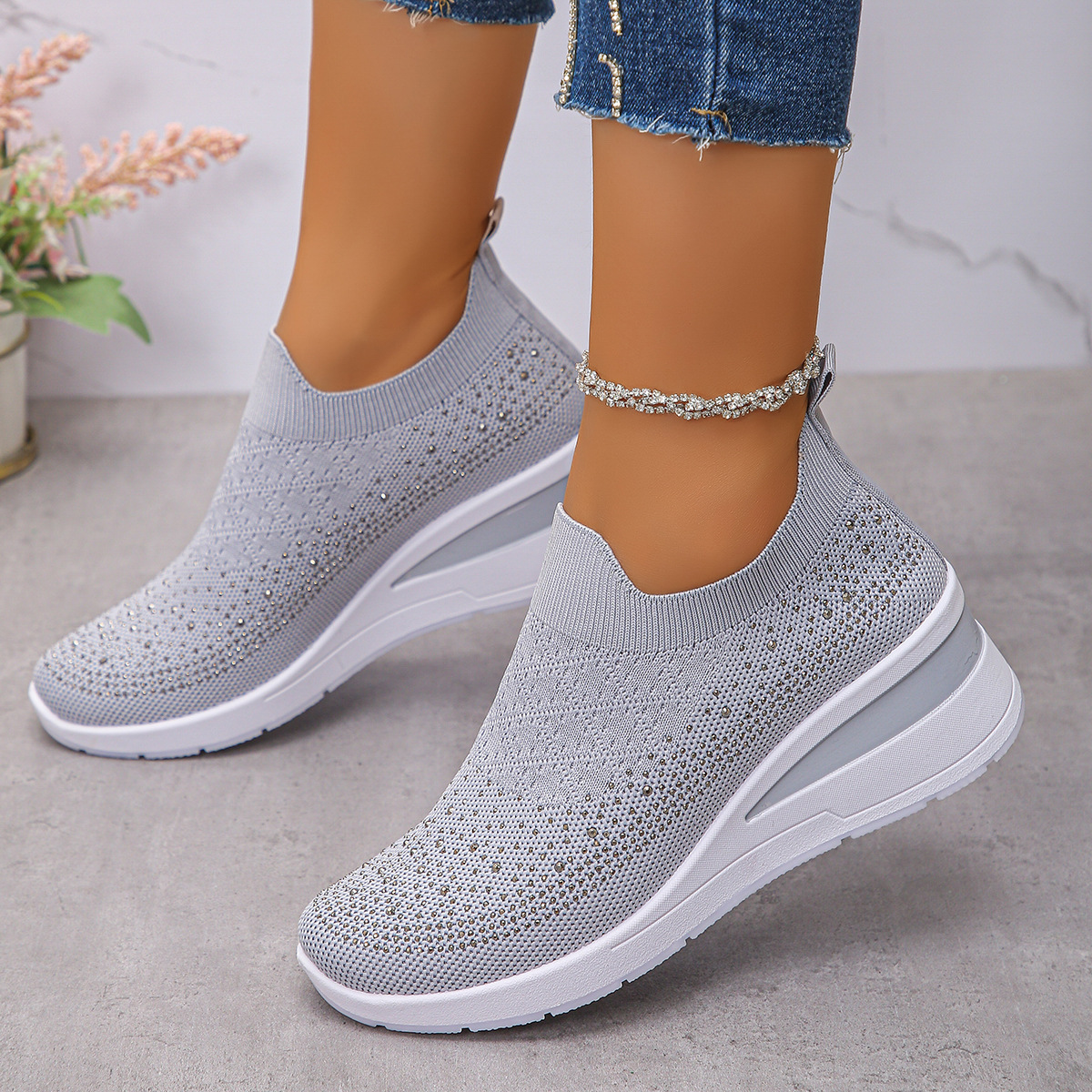 🔥Bestseller - 50% zniżki🔥Damskie, ortopedyczne, wsuwane trampki na obcasie typu wedge z siateczki z kryształkami