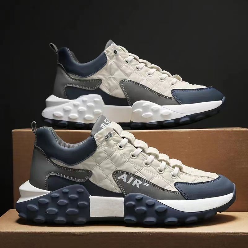 Sports shoes with high-elastic cushioning