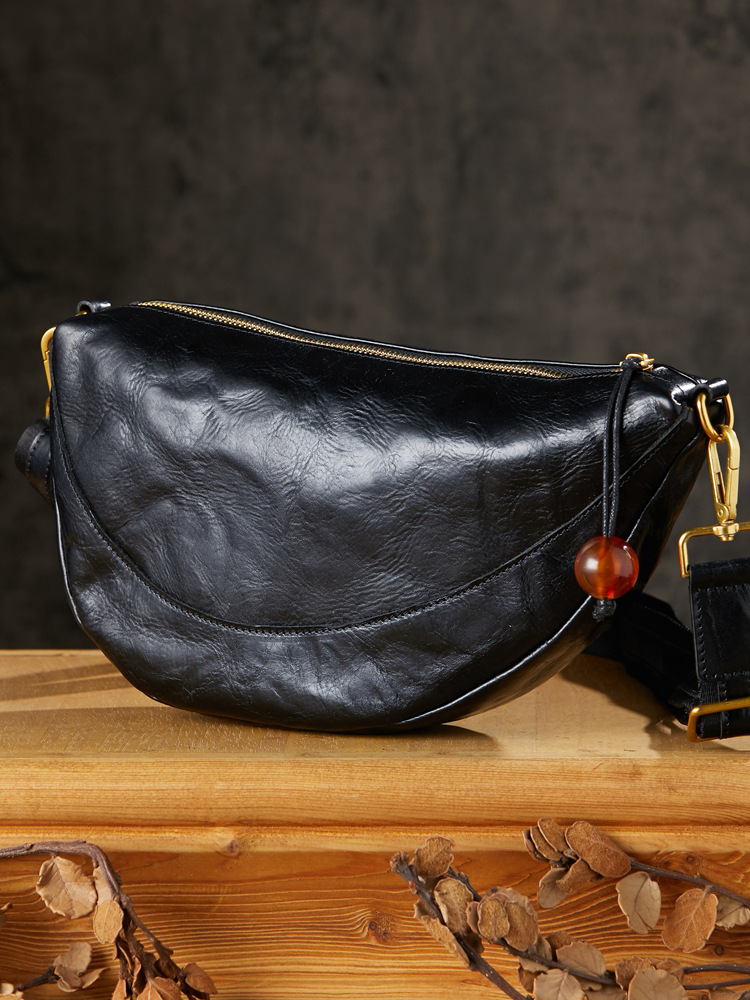 手工原創真皮男士斜挎包大容量個性休閒餃子包腋下包頭層牛皮男包