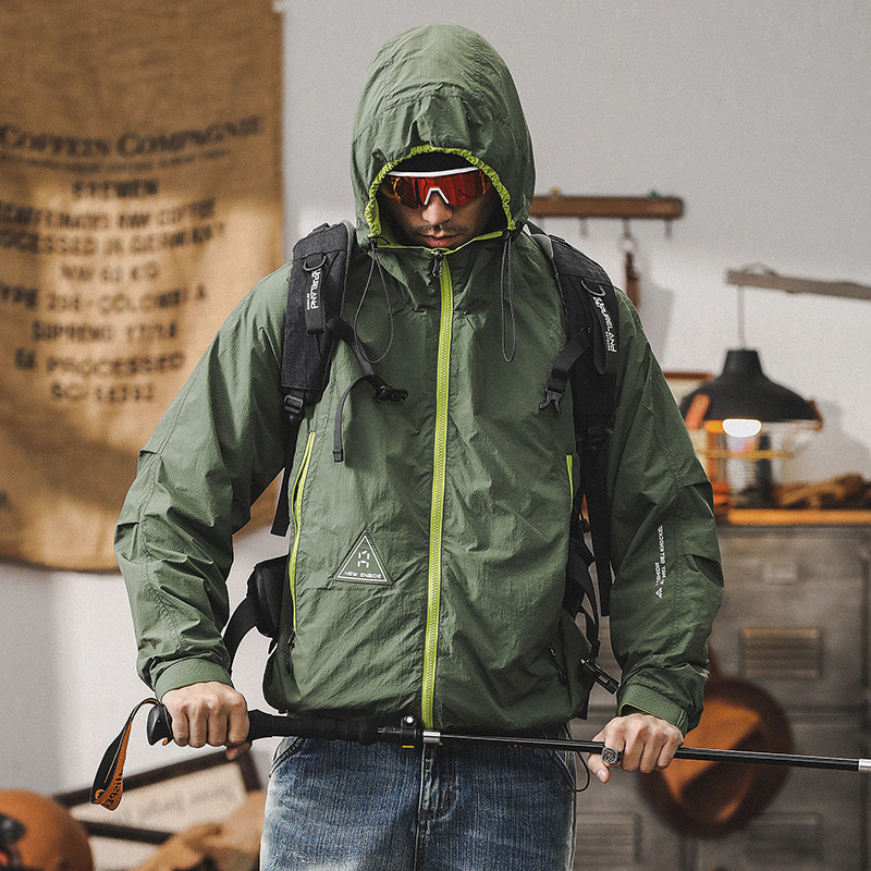UPF50 防潑水防曬服外套男春季2024新款戶外衝鋒衣連帽工裝夾克男