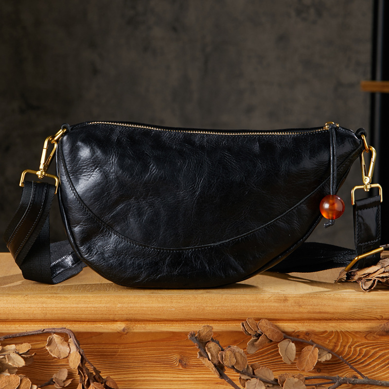 手工原創真皮男士斜挎包大容量個性休閒餃子包腋下包頭層牛皮男包