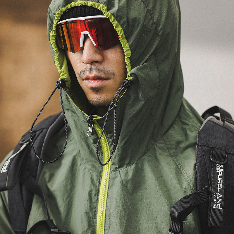 UPF50 防潑水防曬服外套男春季2024新款戶外衝鋒衣連帽工裝夾克男