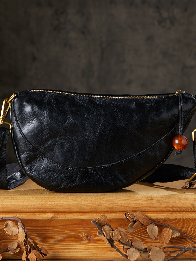 手工原創真皮男士斜挎包大容量個性休閒餃子包腋下包頭層牛皮男包