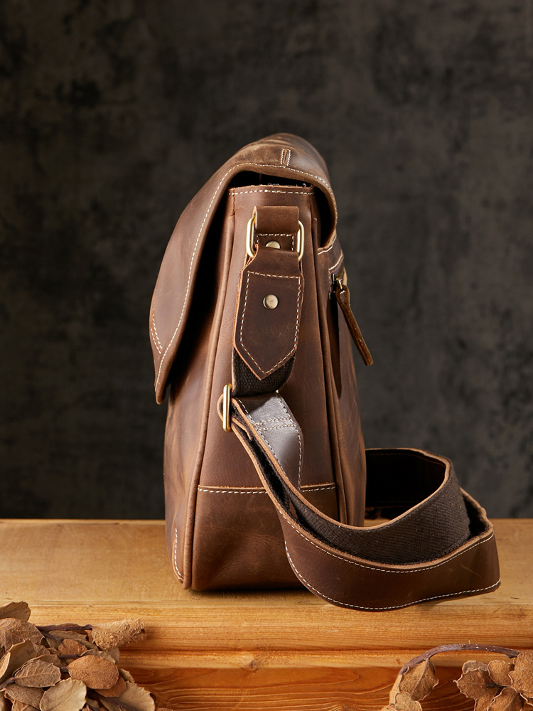 手工瘋馬皮單肩包男士復古休閒斜挎包頭層牛皮潮流百搭真皮郵差包