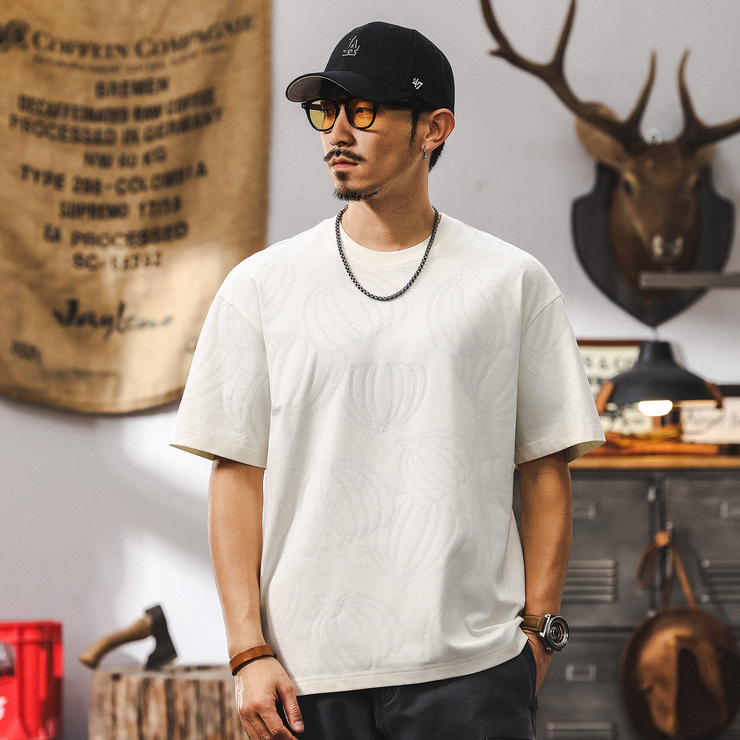 美式復古高級感提花滿印杏色短袖男款夏季潮牌T恤寬鬆半袖上衣男T