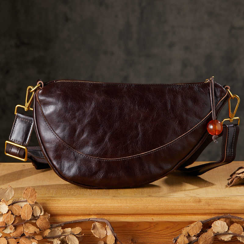 手工原創真皮男士斜挎包大容量個性休閒餃子包腋下包頭層牛皮男包