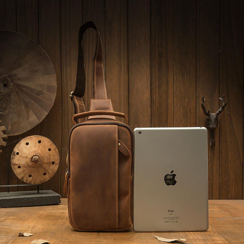 手工真皮潮流時尚胸包男士牛皮個性單肩斜挎包瘋馬皮潮牌超火男包