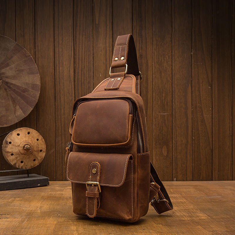 手工瘋馬皮男士胸包潮牌頭層牛皮單肩斜挎包真皮復古休閒戶外男包