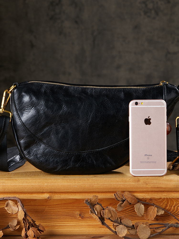 手工原創真皮男士斜挎包大容量個性休閒餃子包腋下包頭層牛皮男包