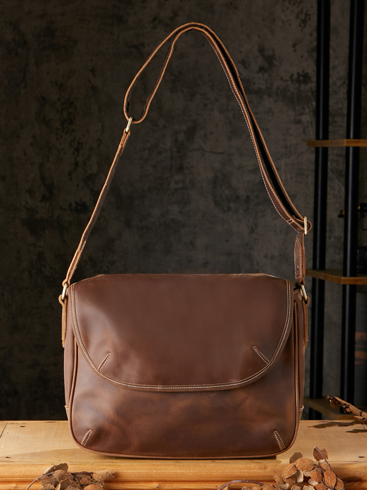 手工瘋馬皮單肩包男士復古休閒斜挎包頭層牛皮潮流百搭真皮郵差包