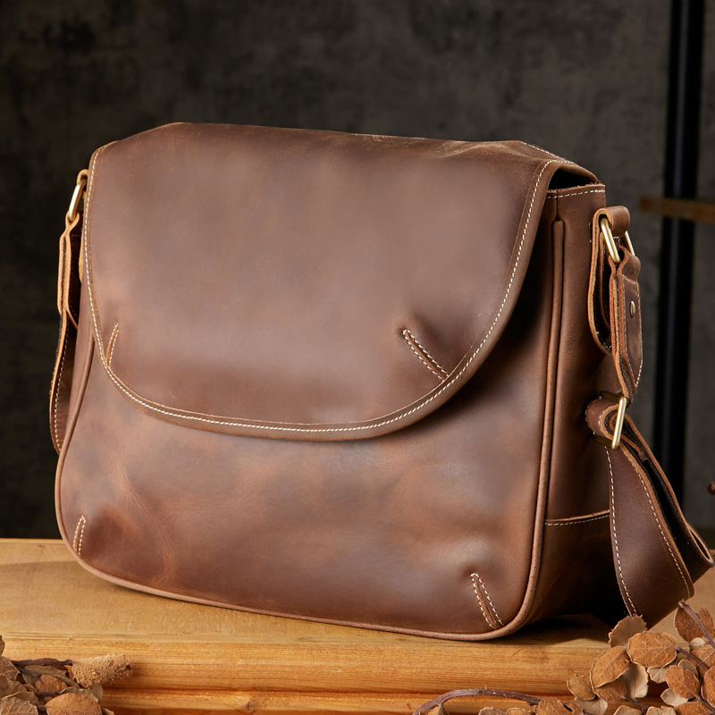 手工瘋馬皮單肩包男士復古休閒斜挎包頭層牛皮潮流百搭真皮郵差包