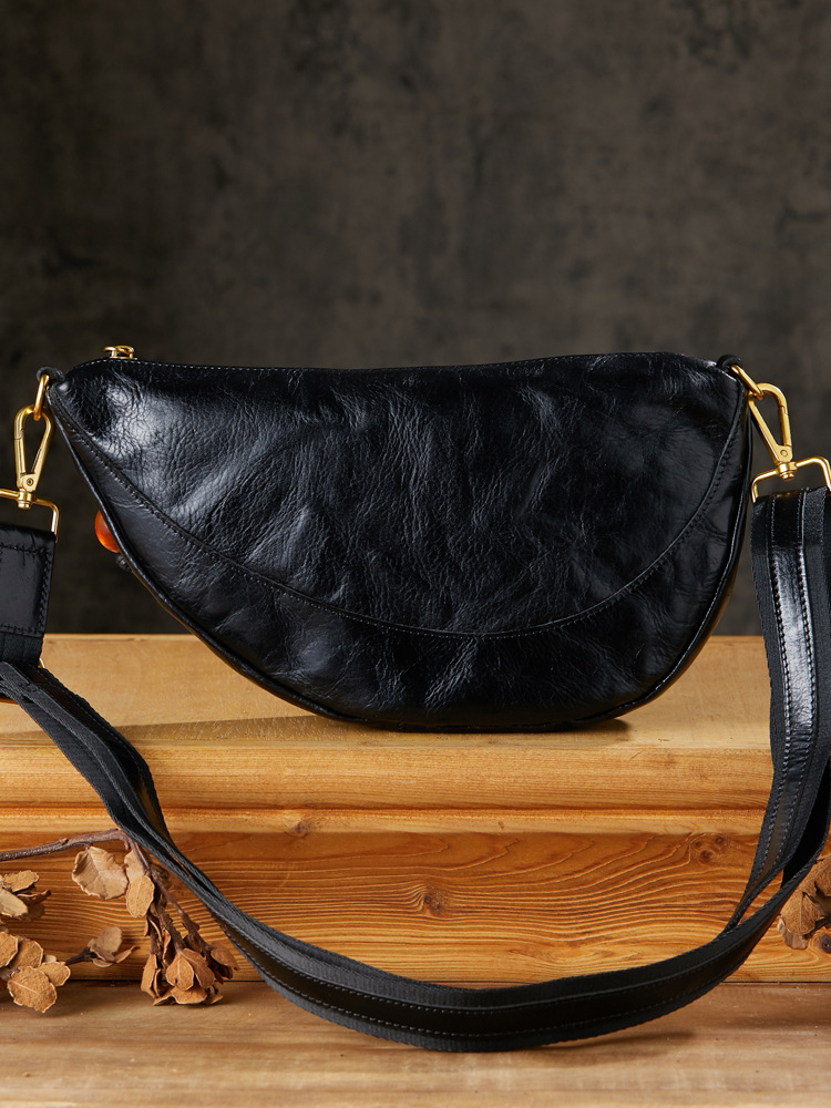 手工原創真皮男士斜挎包大容量個性休閒餃子包腋下包頭層牛皮男包