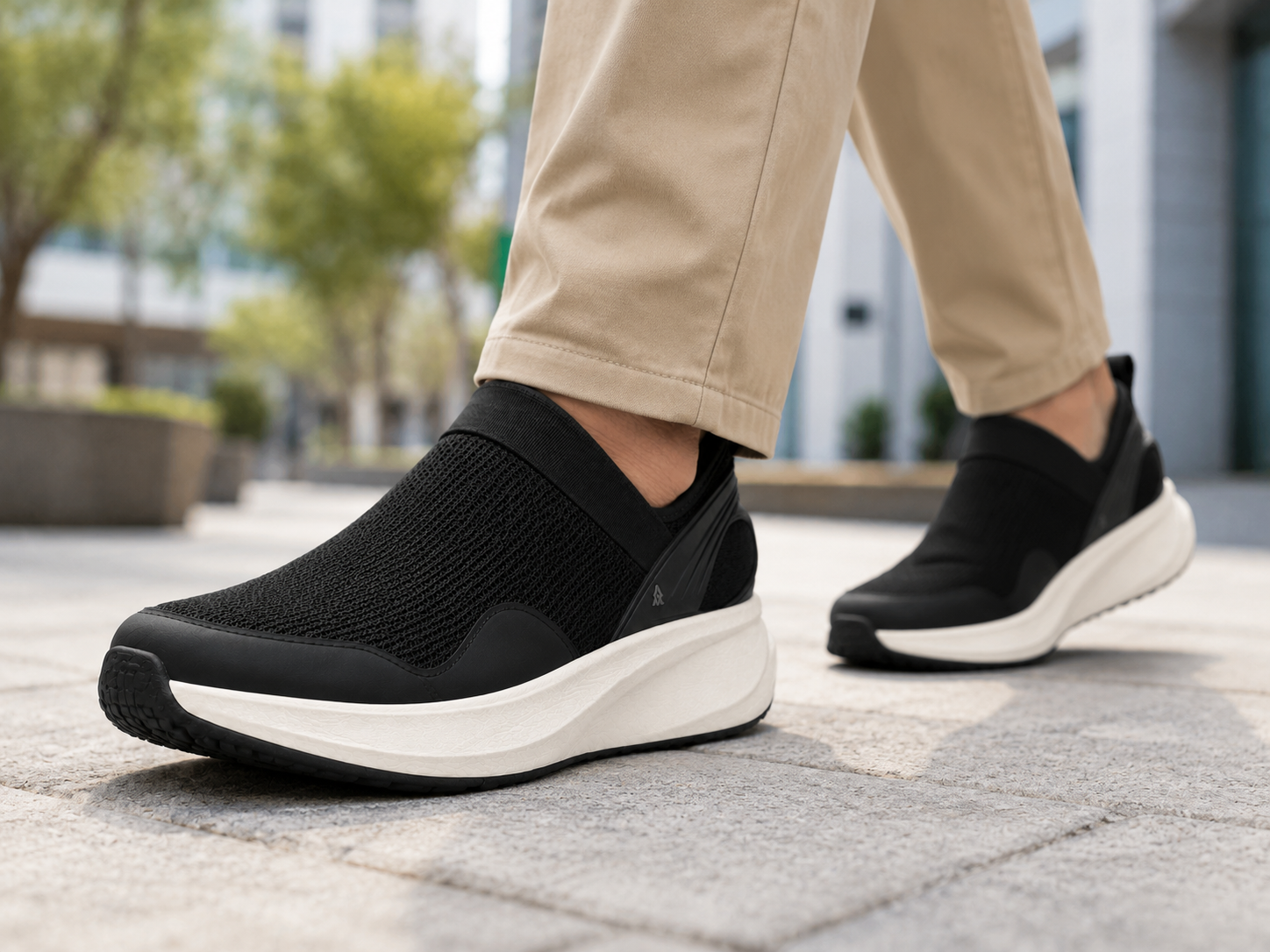 Roomy forefoot comfort in STEPREADY walking shoes