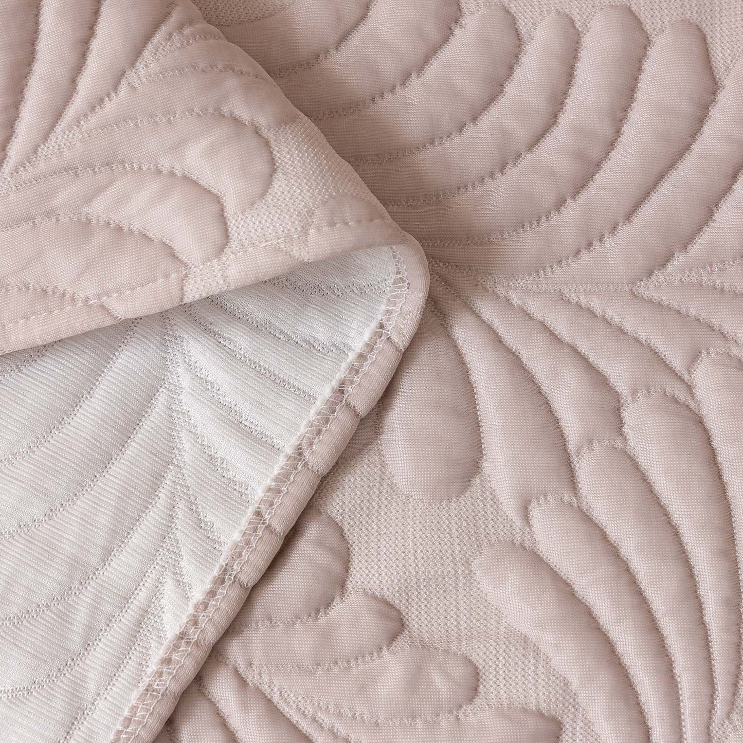 Leaf Imprint Bold Modern Multi-Color Pattern Soft Pet-Friendly Durable Sofa Cover – Minimalist Hassle-Free Throw Couch Protector