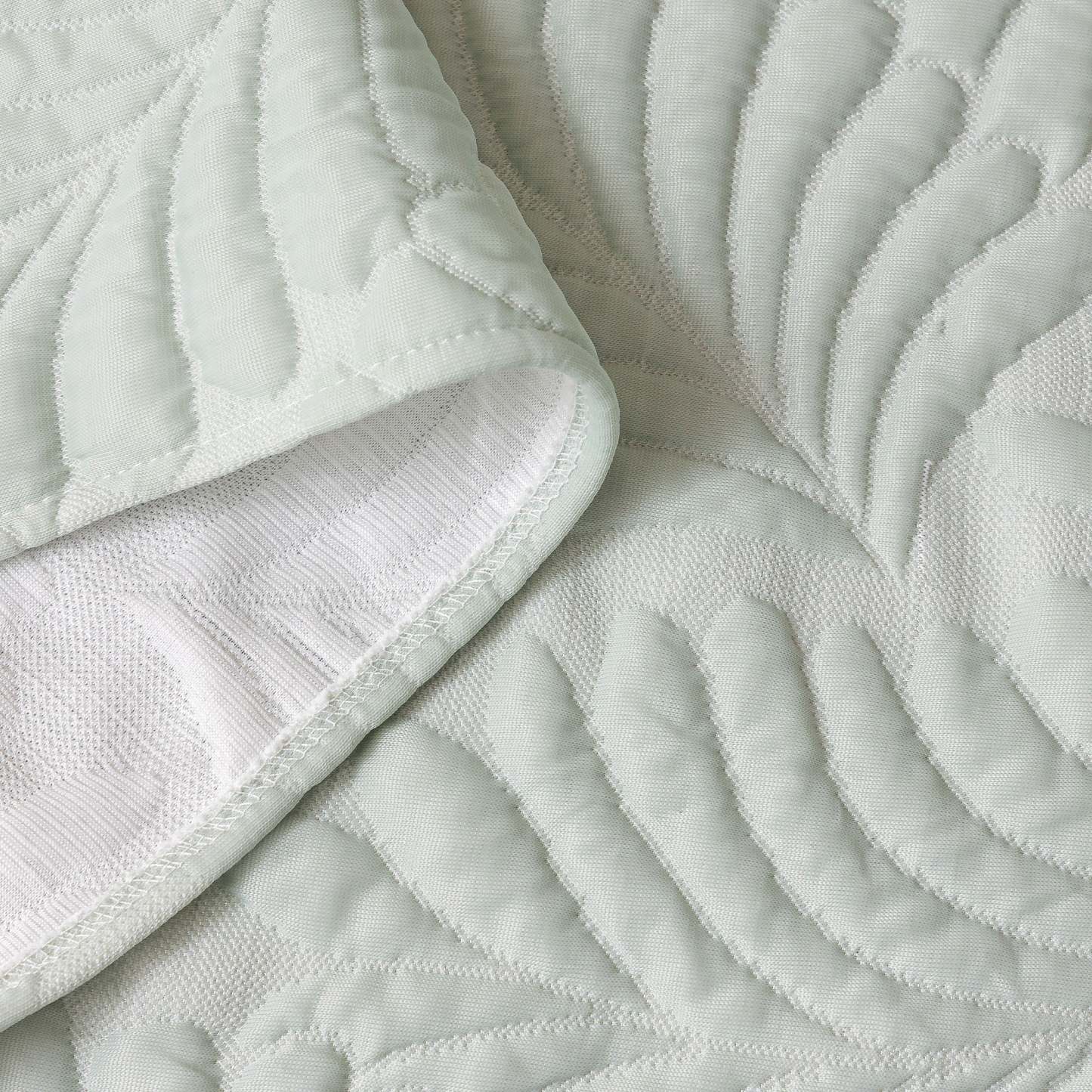 Leaf Imprint Bold Modern Multi-Color Pattern Soft Pet-Friendly Durable Sofa Cover – Minimalist Hassle-Free Throw Couch Protector