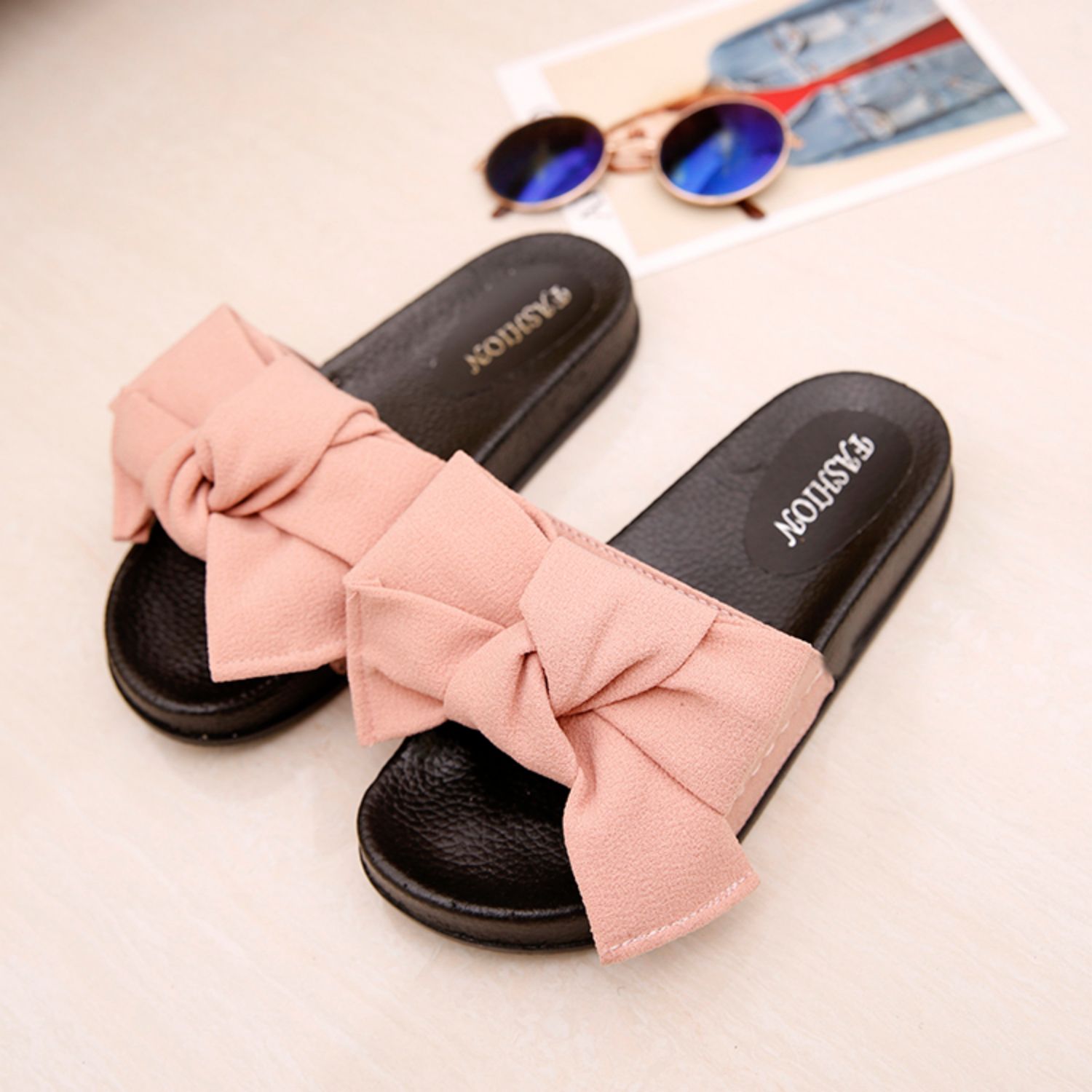 Bow shaped drag with thick and flat bottom, anti slip and cool drag