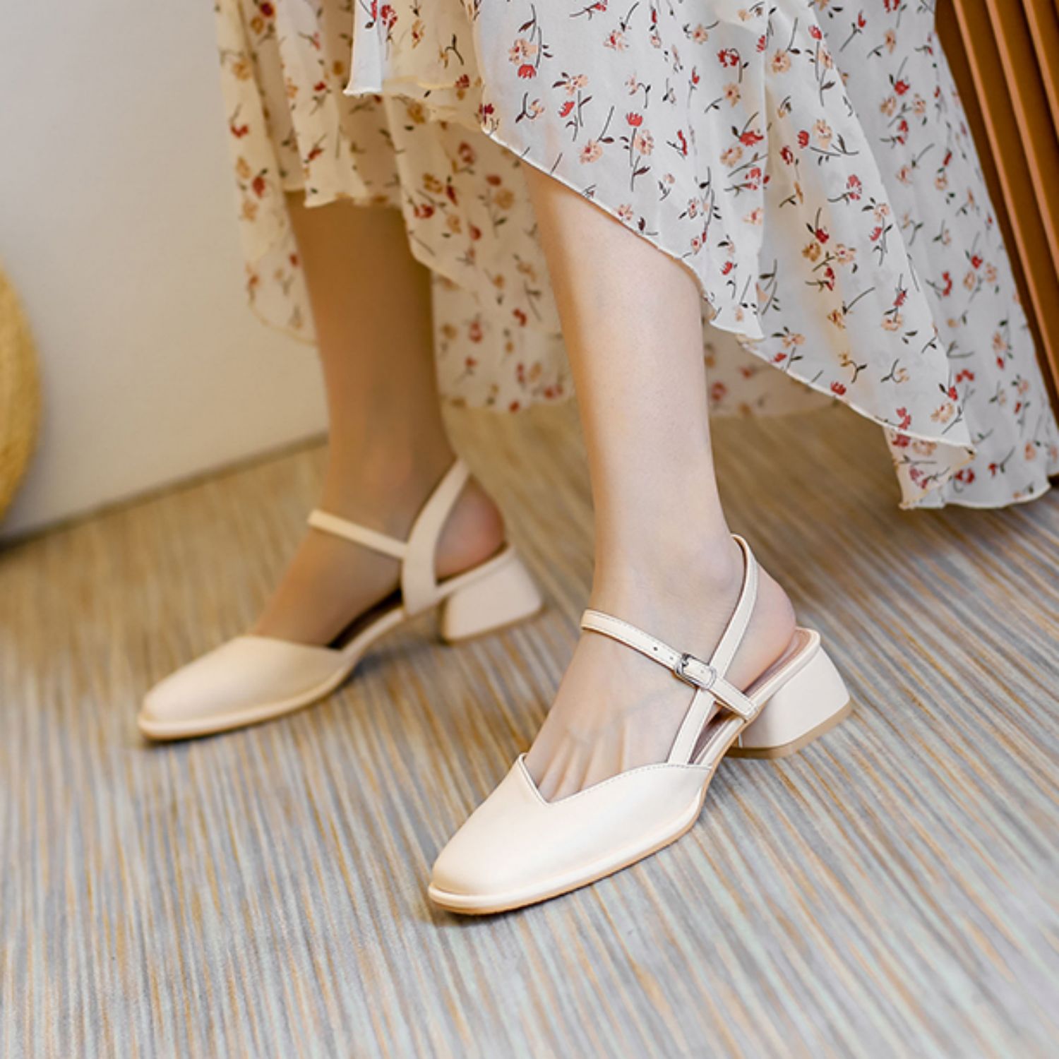 Roman Style Sandals with Square Toe, Thick Heel, and Buckle Strap