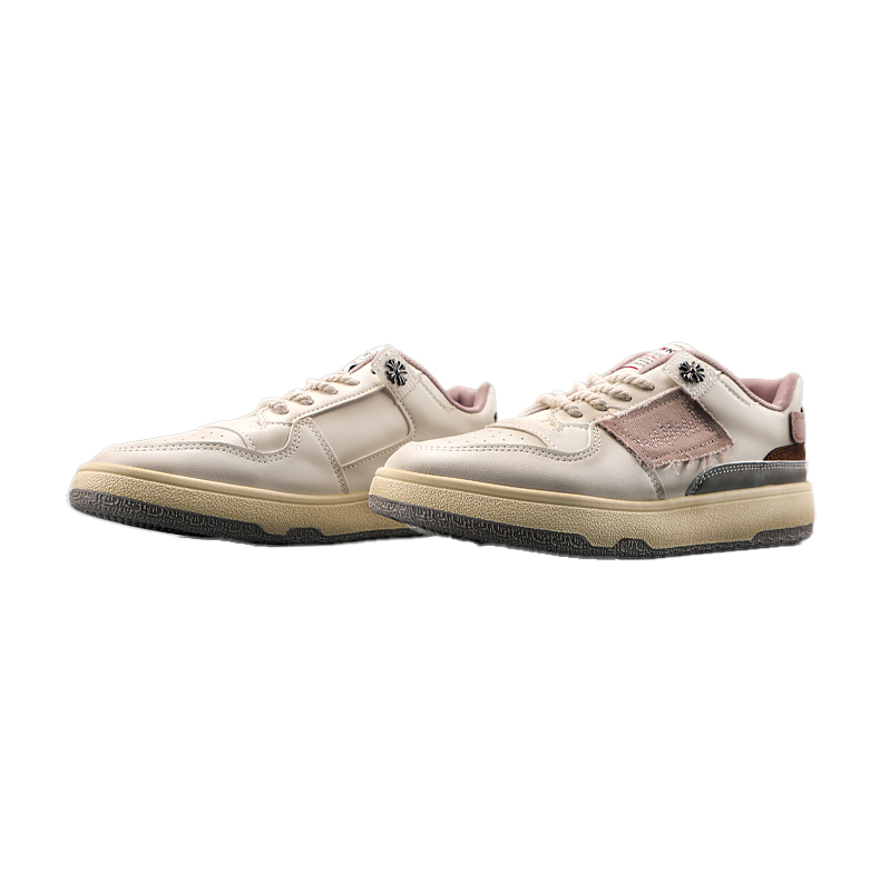 Men's Lightweight Breathable Sports Shoes with Cushioned Sole and Height Increase