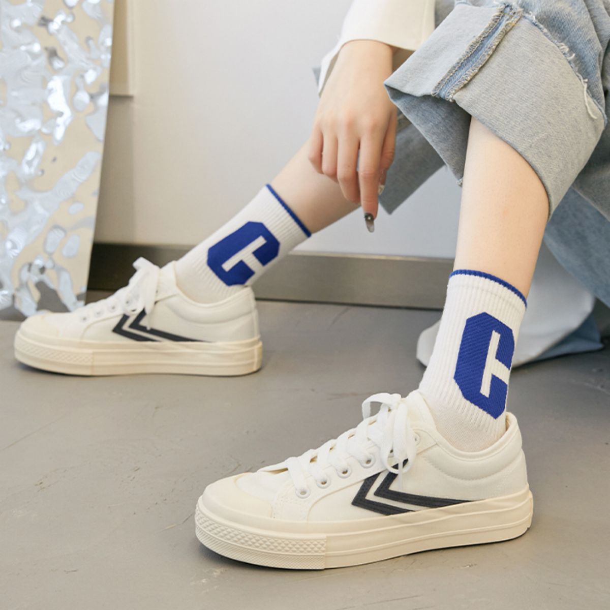 Canvas shoes for men and women with thick soles and low cut white casual shoes