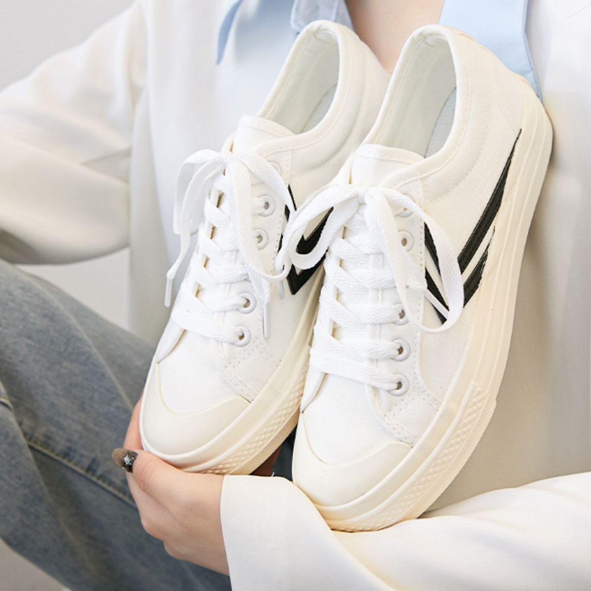 Canvas shoes for men and women with thick soles and low cut white casual shoes