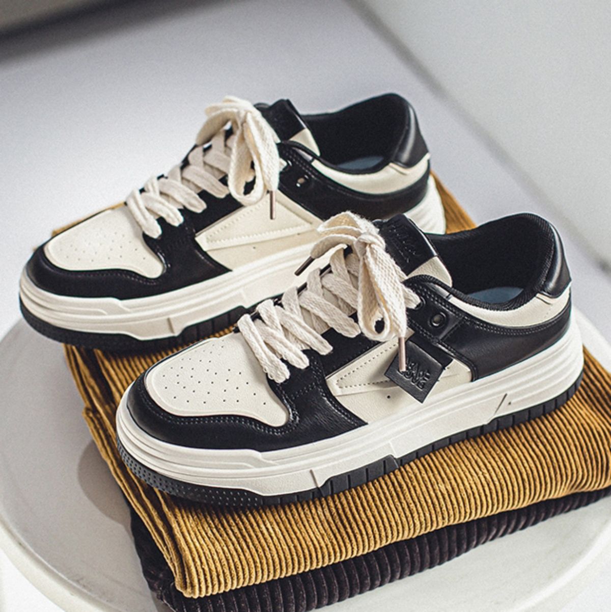Elevating Sneakers for Men - Thick Soles for Height Enhancement, Casual and Sporty