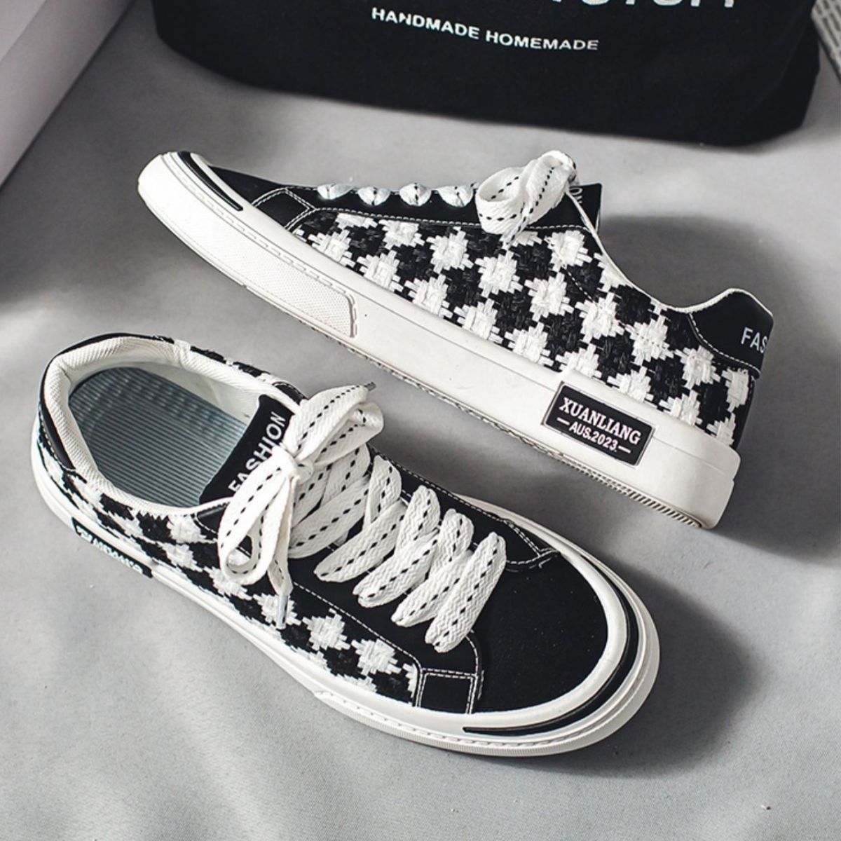 Men's Low-Top Black Minimalist Skate Shoes - Korean Style Fashionable Casual Footwear