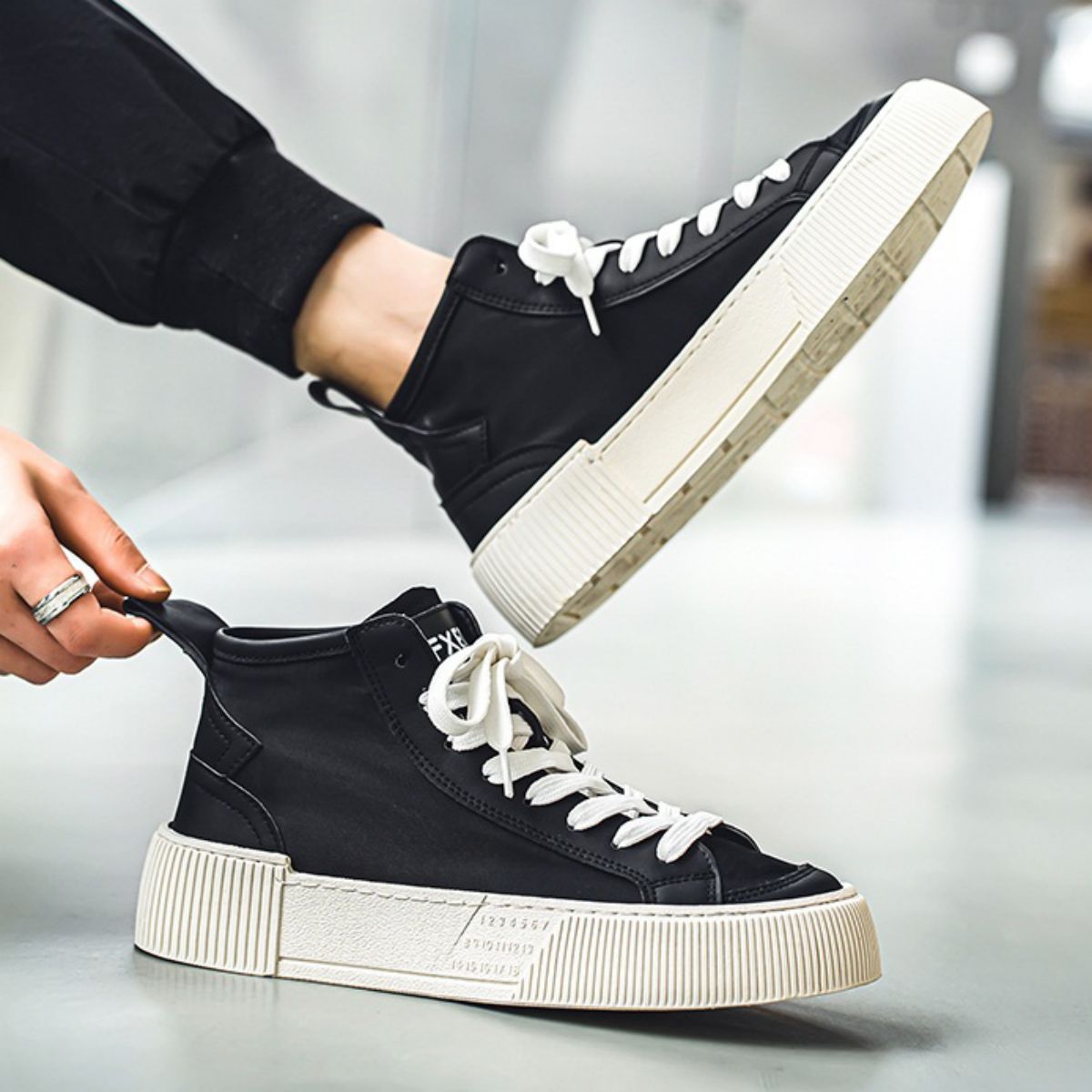 High-Top Breathable Canvas Sneakers - Versatile and Casual with Thick Soles-Black