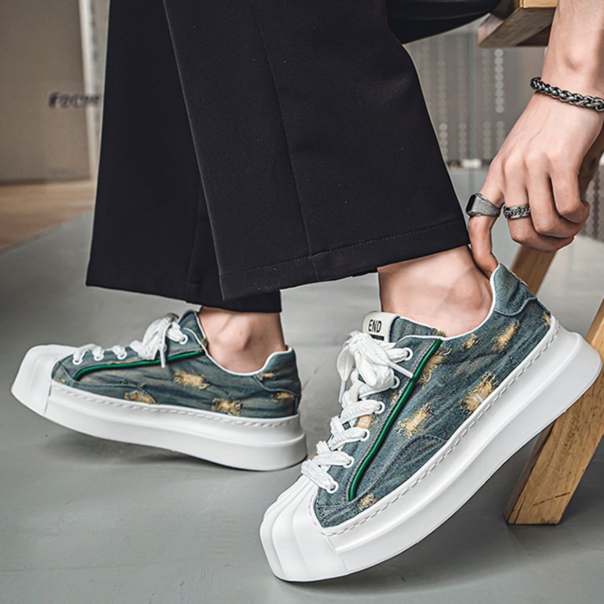 Unique Shell-Toe Board Shoes for Casual and Trendy Style