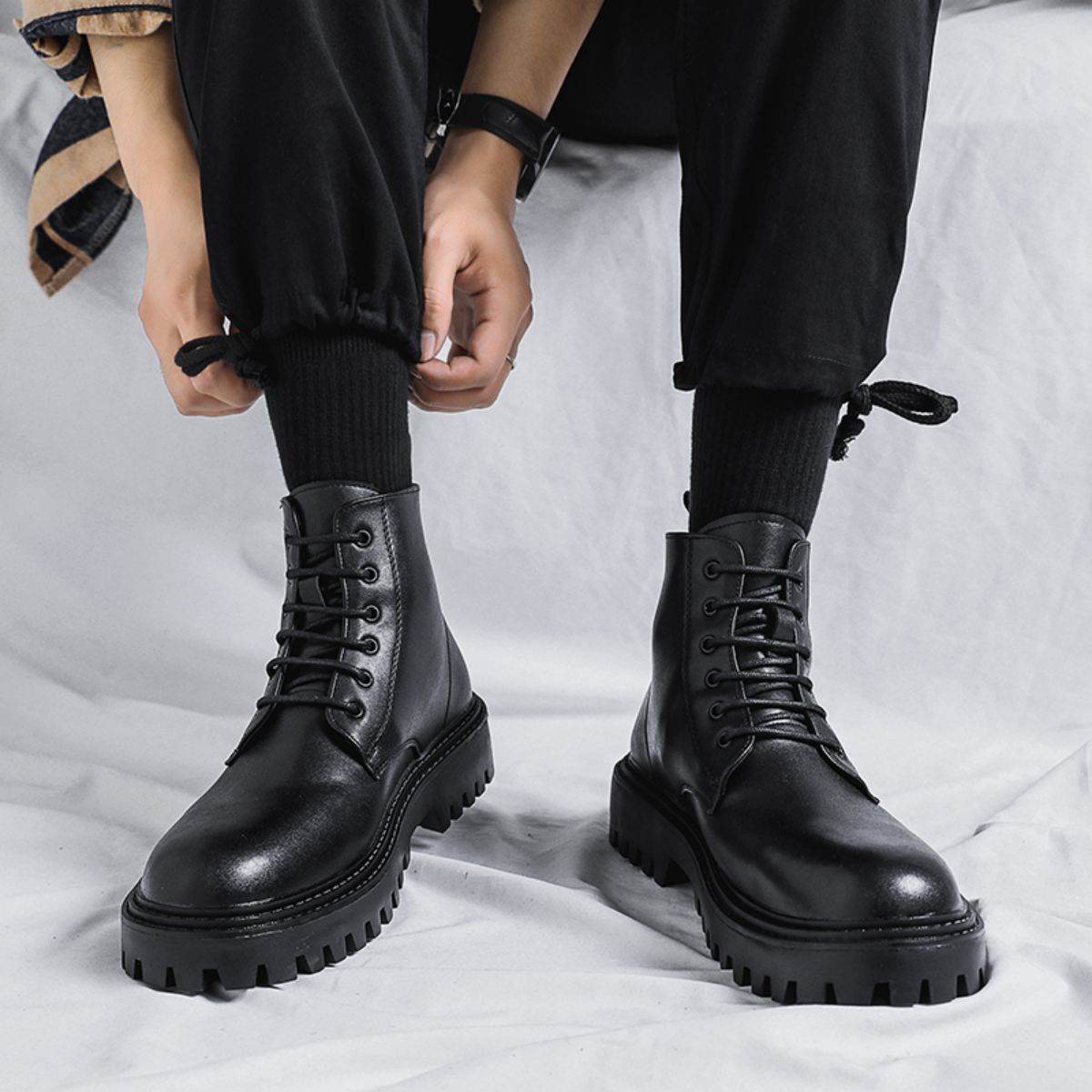 English style boots, genuine leather, winter plush, medium top black short boots