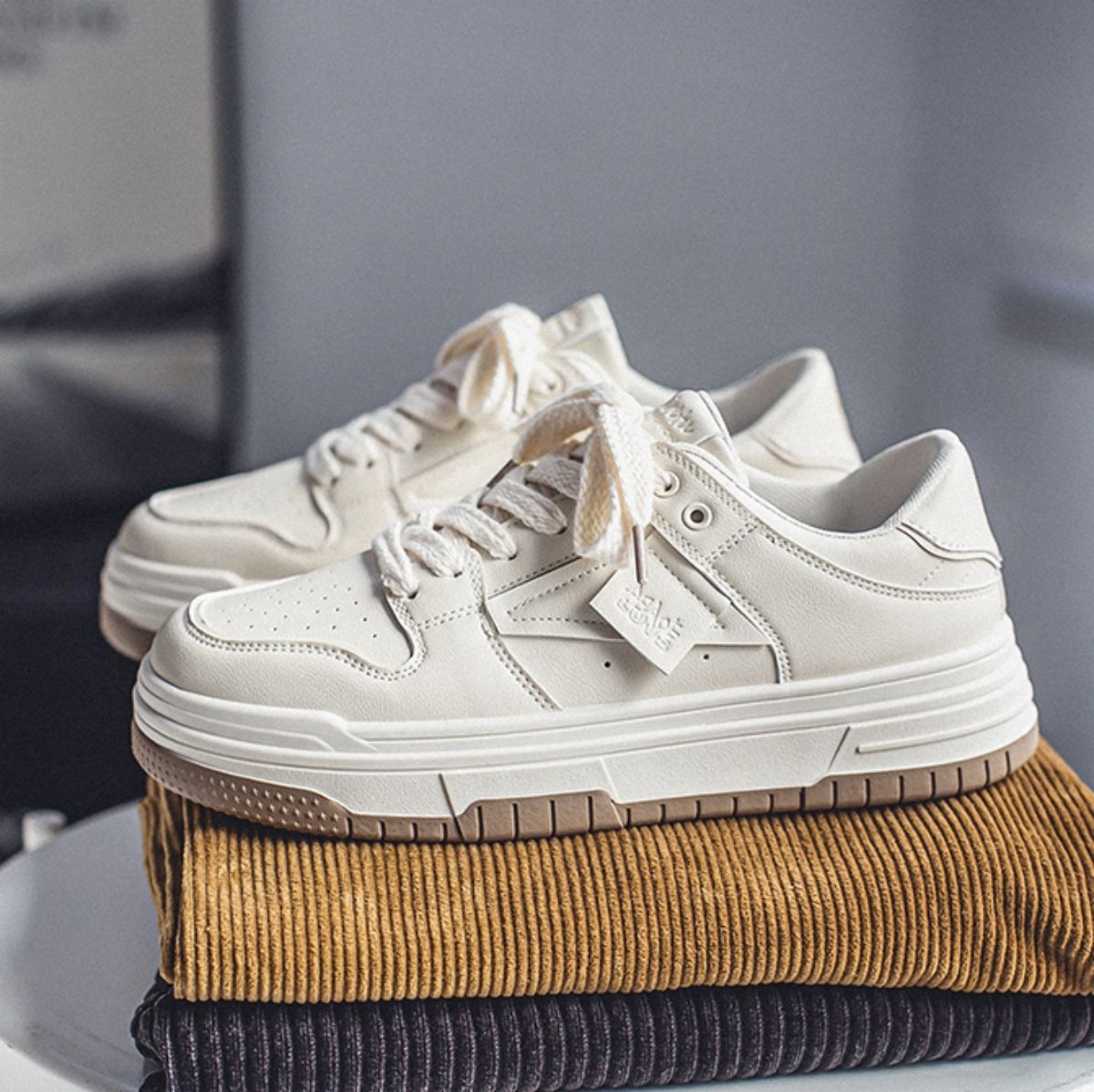 Elevating Sneakers for Men - Thick Soles for Height Enhancement, Casual and Sporty