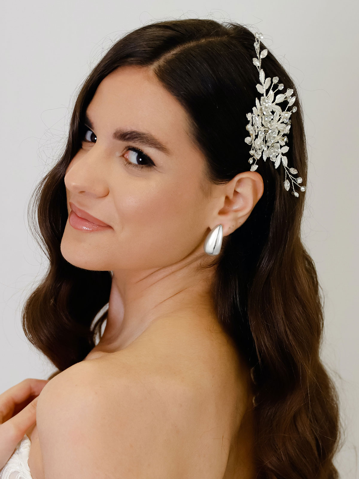 FindChic Teardrop Earrings for Women, Stainless Steel Stud Earrings Hypoallergenic Small Waterdrop Dangle Earrings for Birthday Christmas with Gift Box