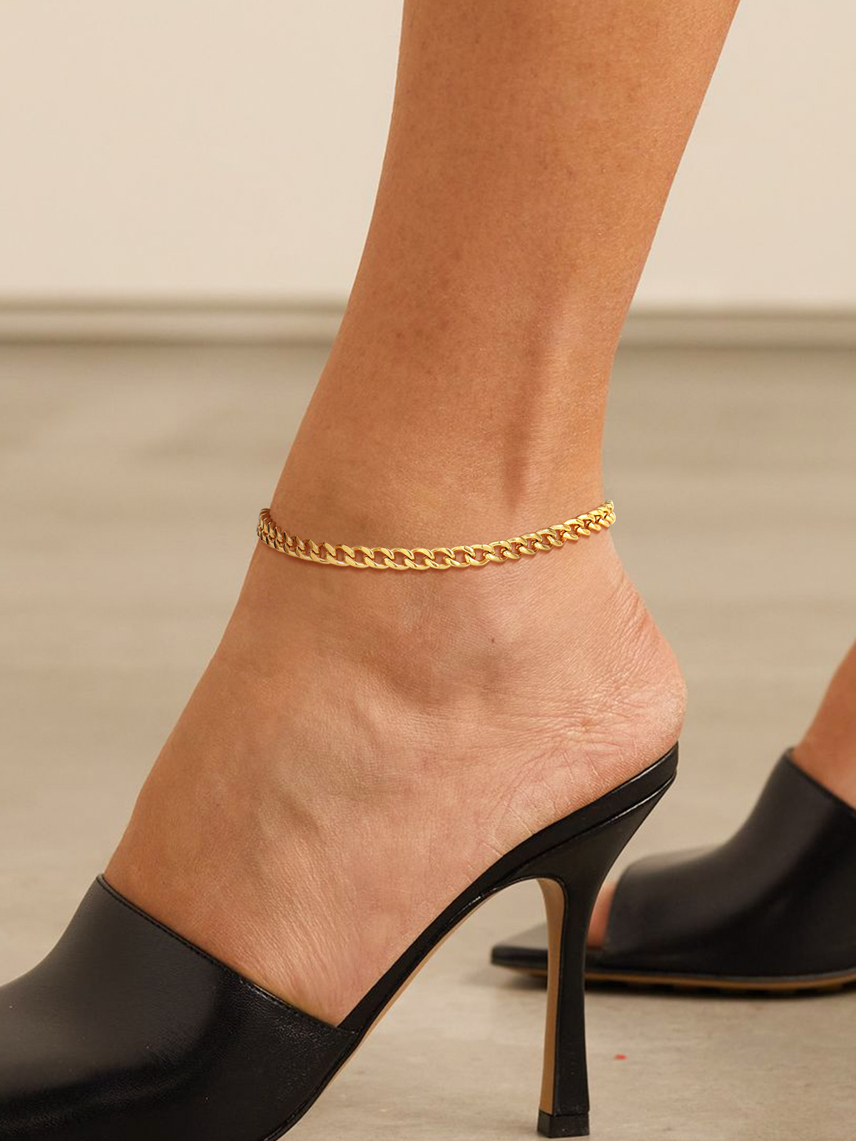 FindChic Gold Ankle Bracelets for Women, 14K Gold Plated 3-Layered Anklets Set Waterproof Figaro Chain Cuban Link Summer Foot Jewelry for Beach with Gift Box