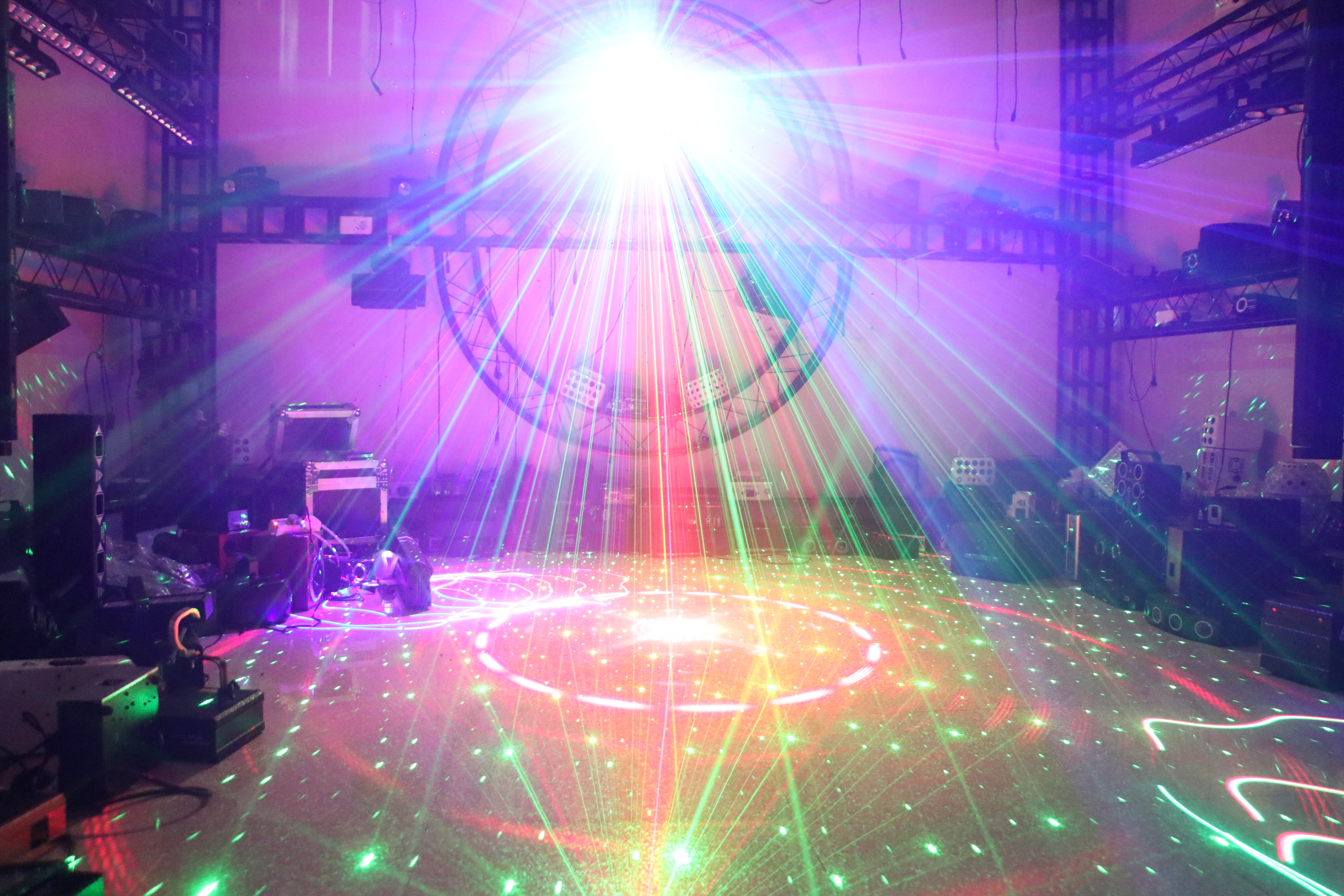 Dynamic DJ Laser: High-Power Interactive 6-in-1 Light System for Professional Effects