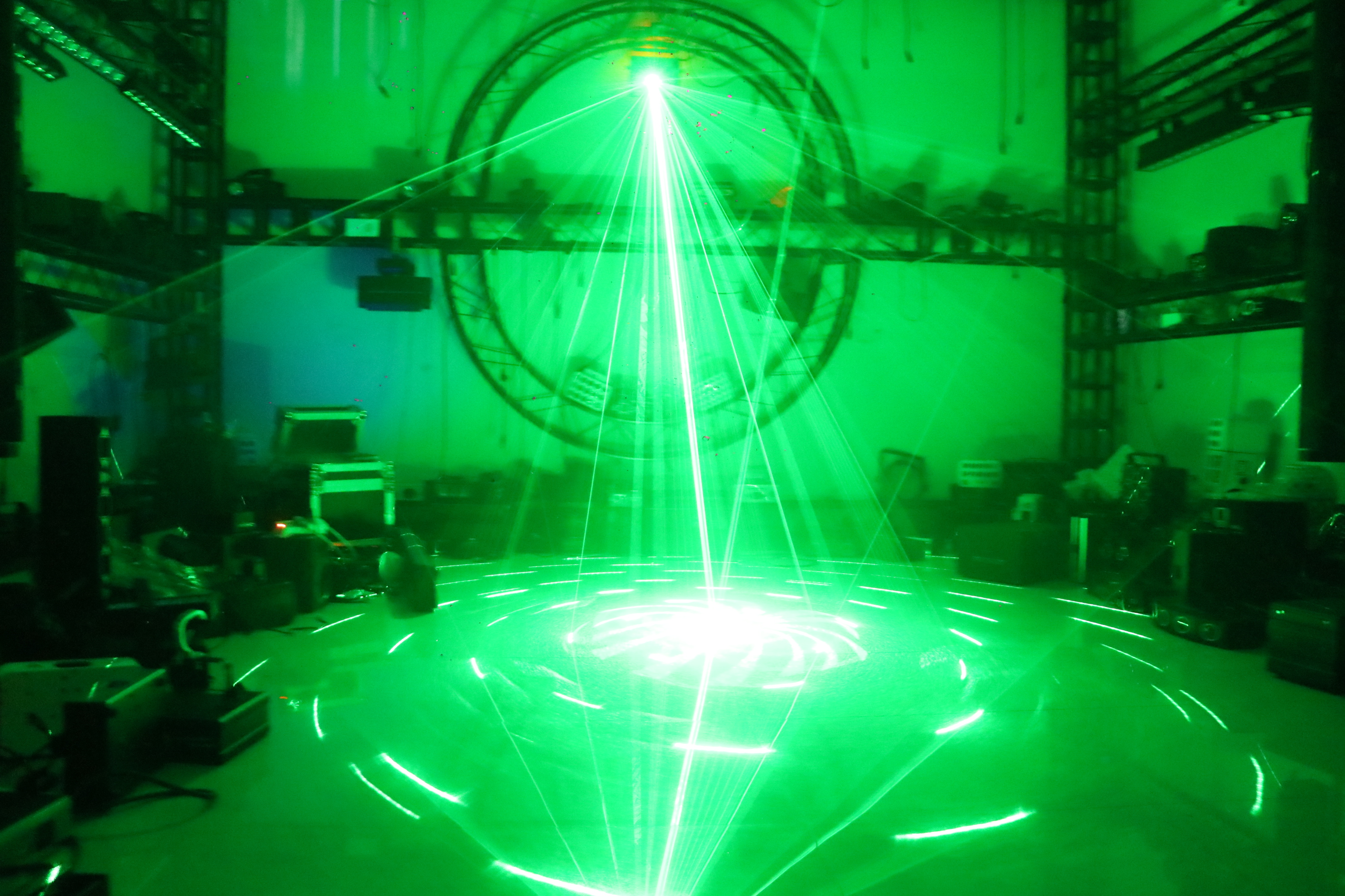 Dynamic DJ Laser: High-Power Interactive 6-in-1 Light System for Professional Effects