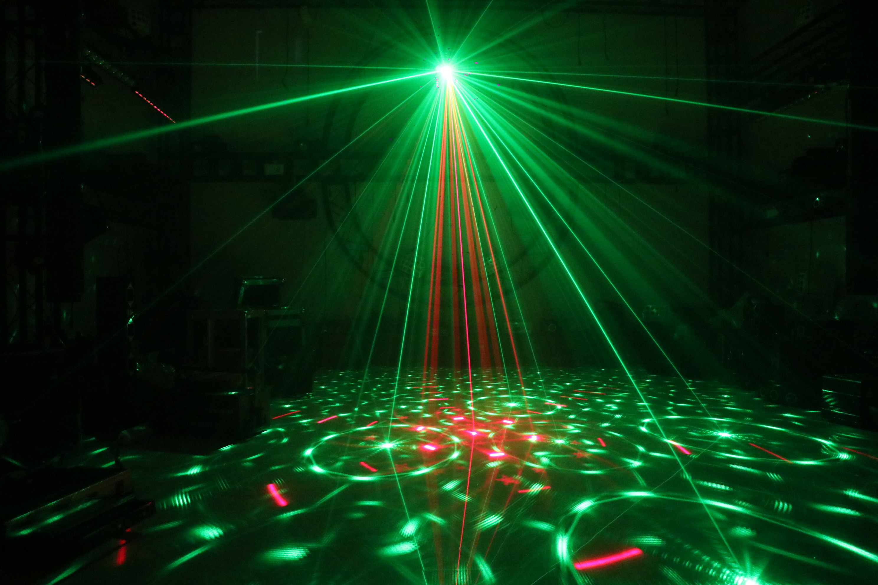 Dream Party 5 in 1: Remote-Controlled RGB Lighting System Laser Light for Indoor Events!