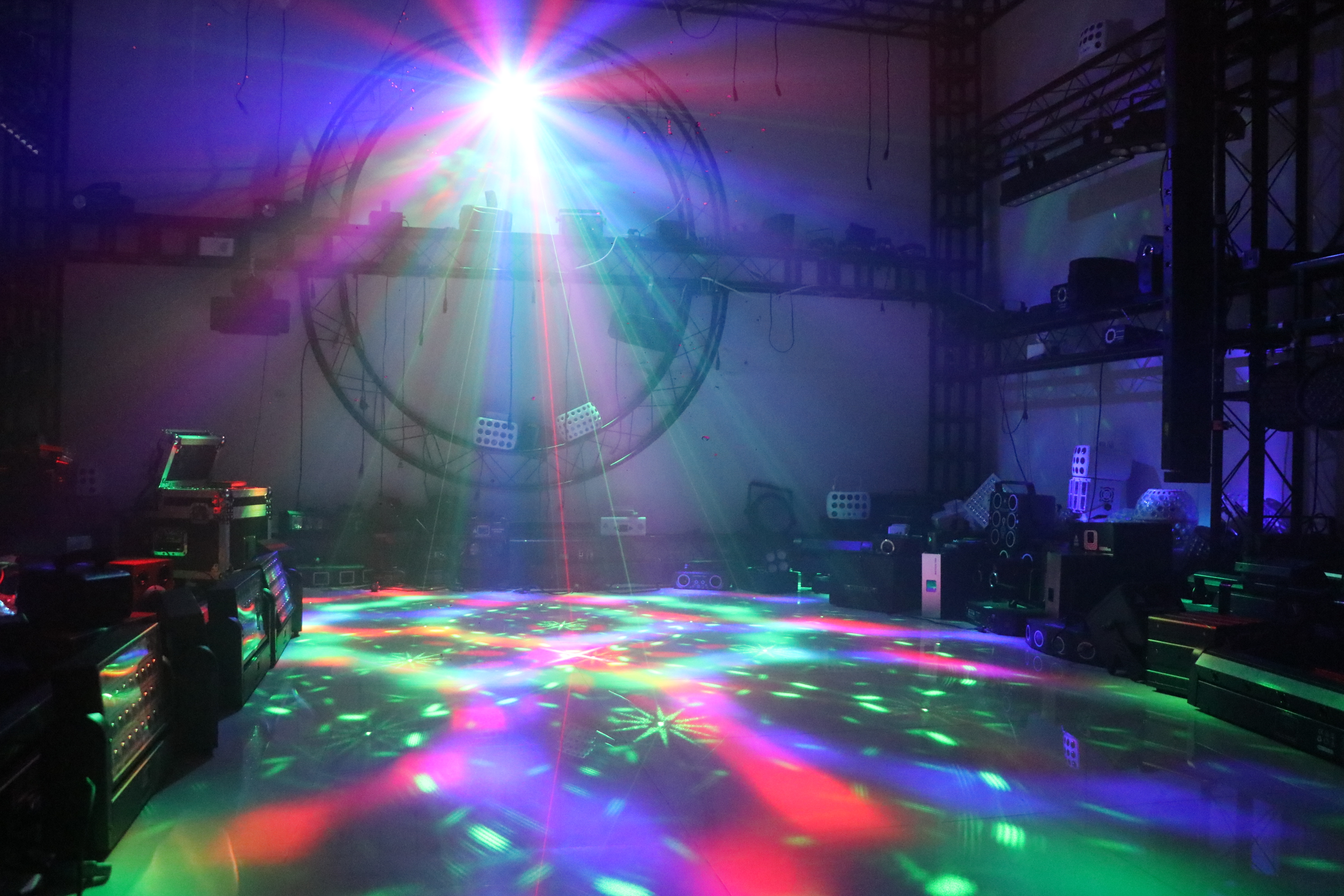 Dream Party 5 in 1: Remote-Controlled RGB Lighting System Laser Light for Indoor Events!