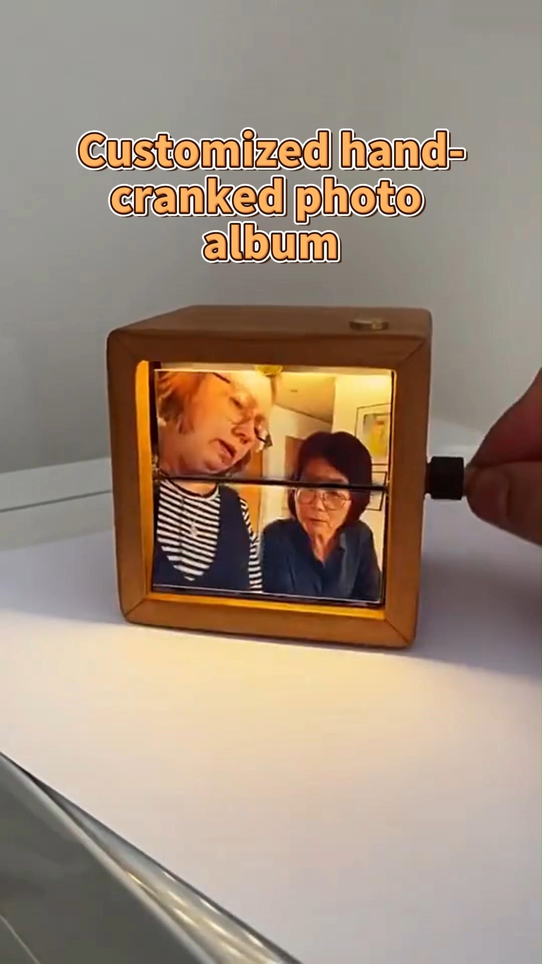 Customized hand-cranked photo album