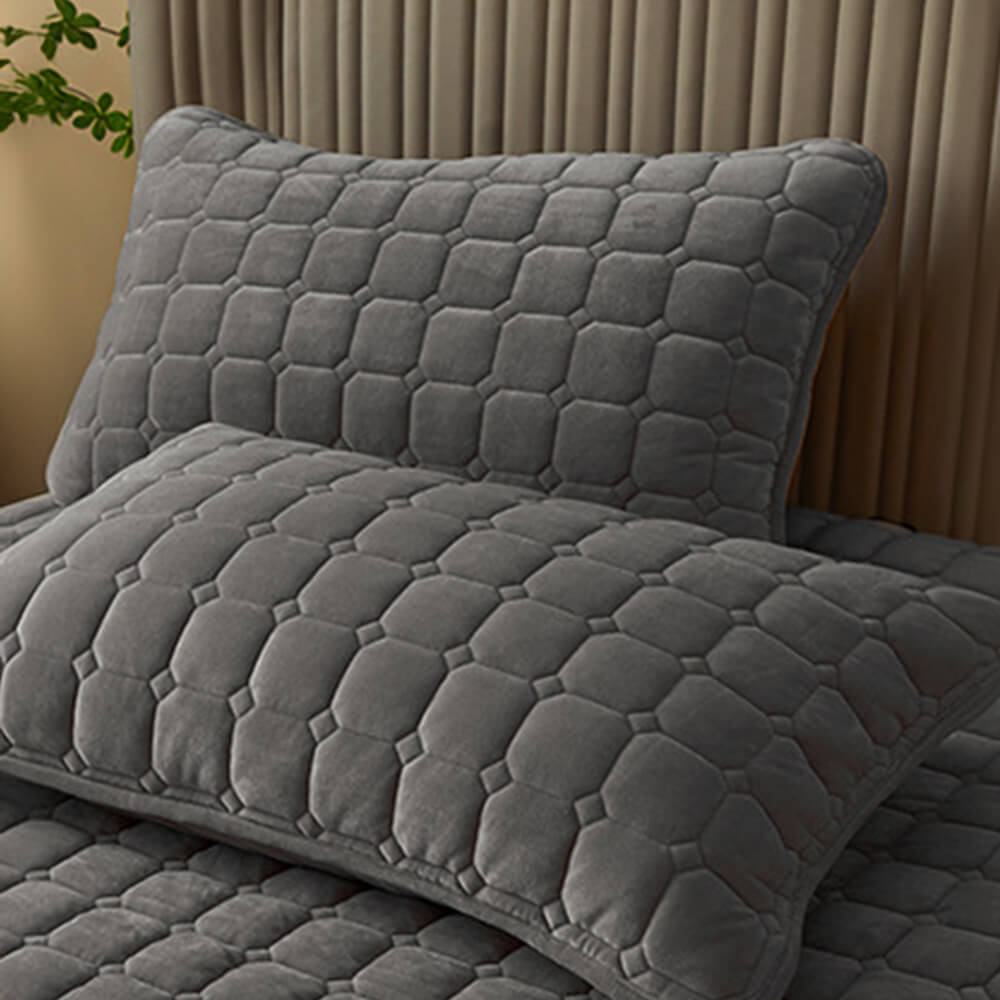 Plush Velvet Breathable Mattress Protector Fitted Style with Stretchable Pockets