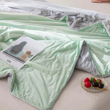 Macaron Dual-Colour Cooling Ice Silk Blanket