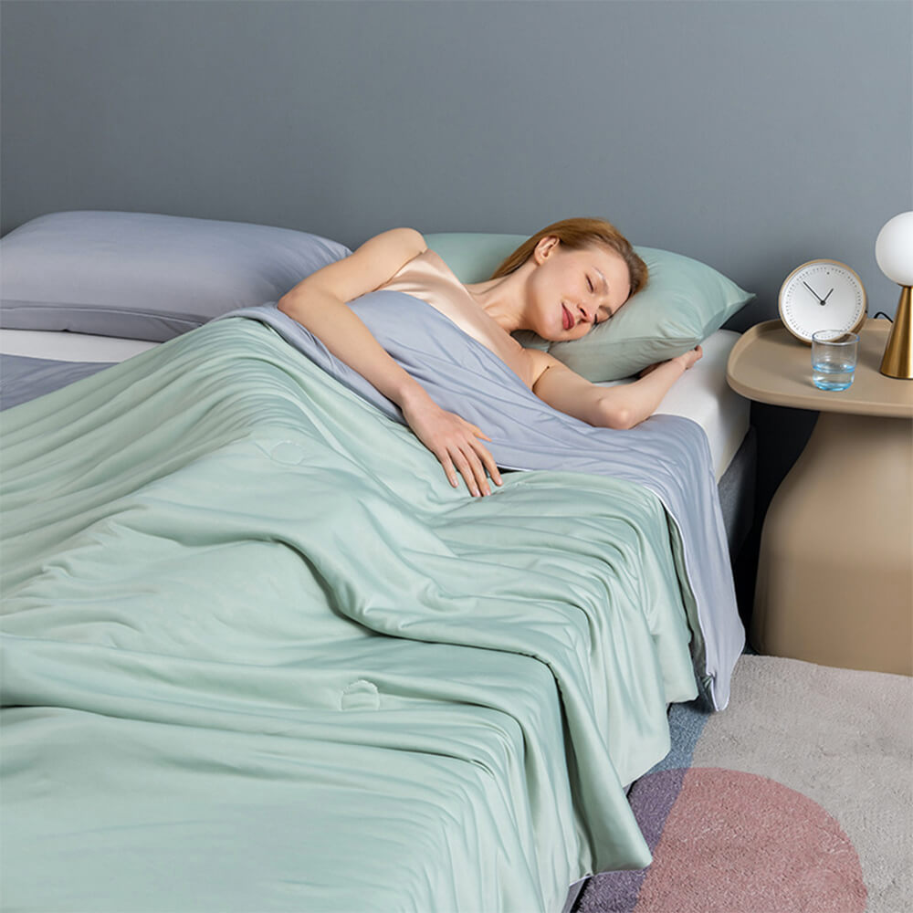 Macaron Dual-Colour Cooling Ice Silk Blanket