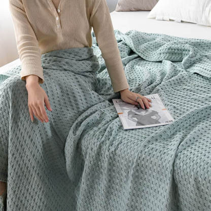All-Season Lightweight Breathable Cotton Waffle Throw Blanket for Pets & People