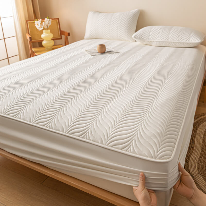 Pet-Friendly Waterproof Quilted Fitted Sheet Mattress Cover with Hinged Stitching Design