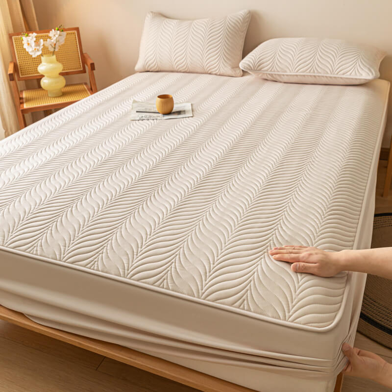 Pet-Friendly Waterproof Quilted Fitted Sheet Mattress Cover with Hinged Stitching Design