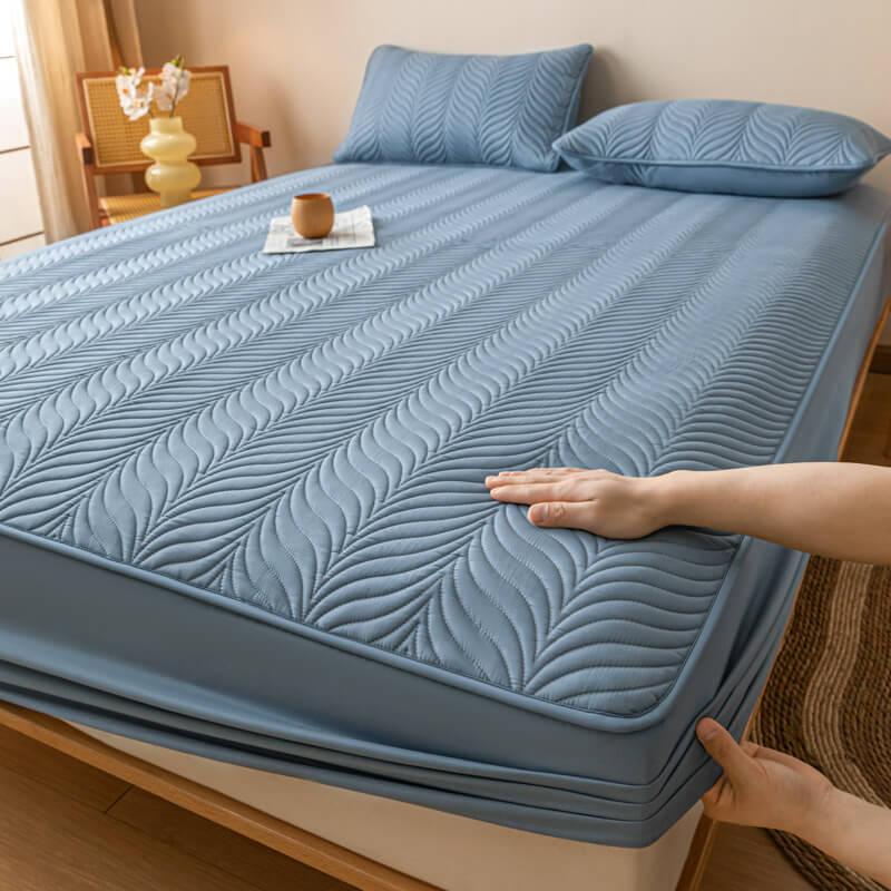 Pet-Friendly Waterproof Quilted Fitted Sheet Mattress Cover with Hinged Stitching Design