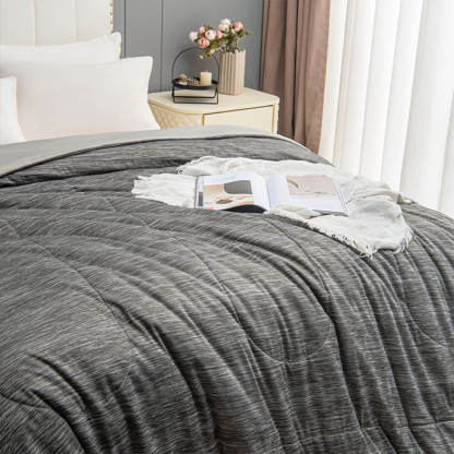 Skin-Friendly Breathable Lightweight Cooling Comforter for Deep Sleep
