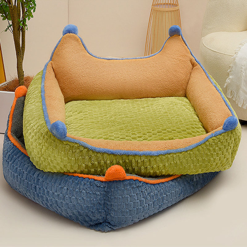 Stylish Warm Crown Dog Bed with Reversible Cushion