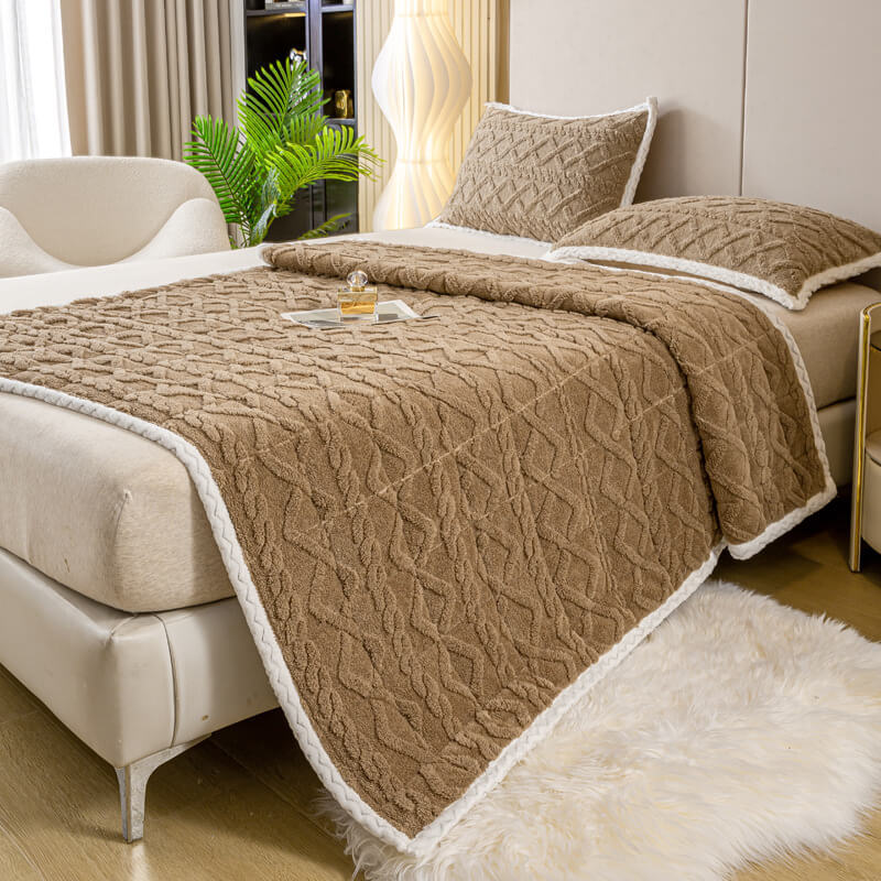 Ultra-Plush Thickened Flannel Quilted Mattress Cover