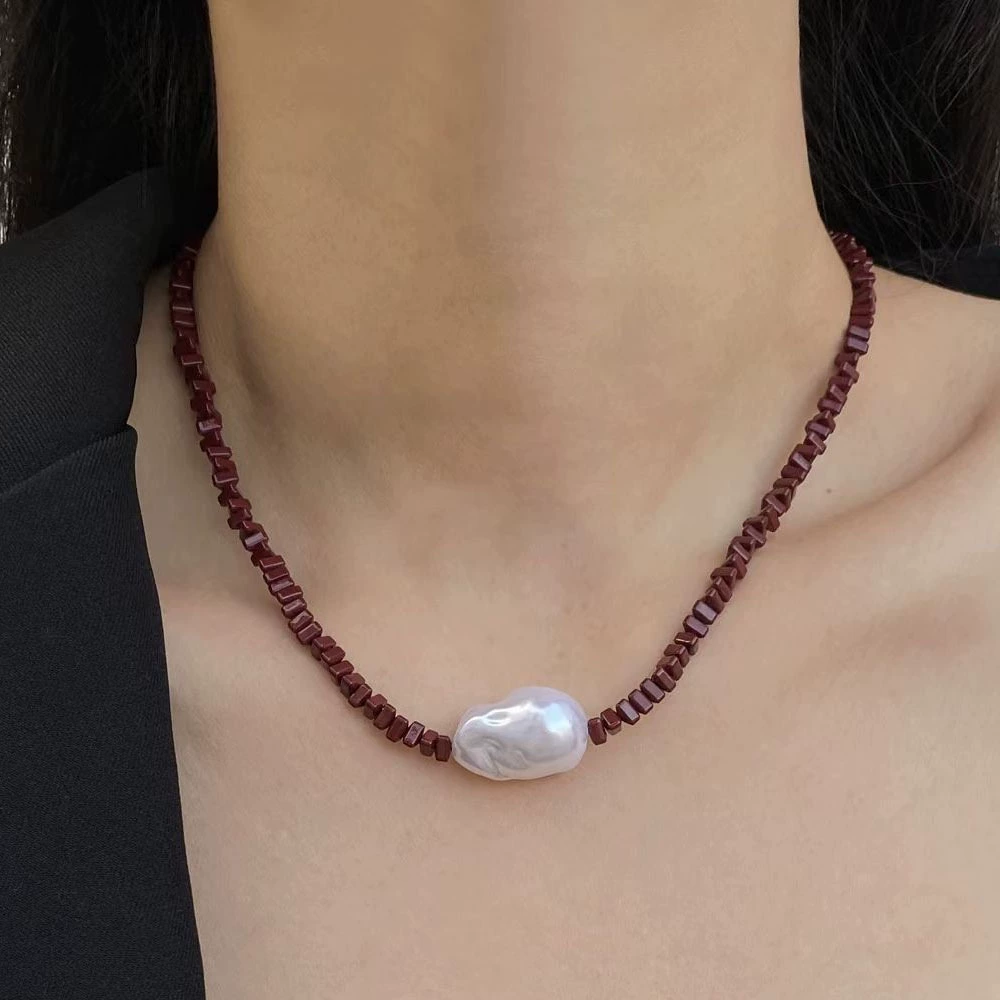 Vintage Red Natural Stone Baroque Pearl Choker Necklace Elegant Irregular Pearl Beaded Necklace for Women Minimalist Dainty Everyday Jewelry Gift