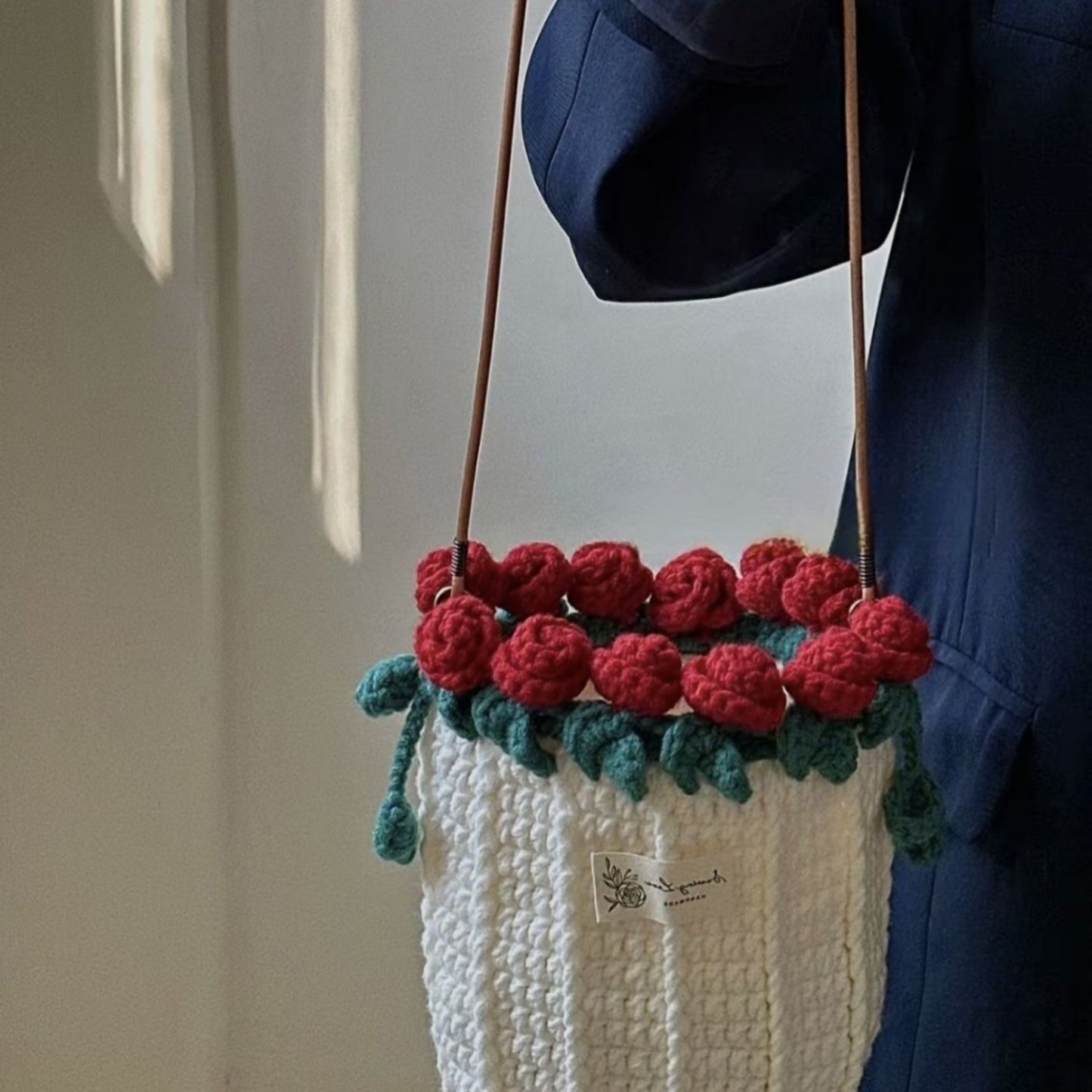 Knitted Rose Bouquet Bag Woven Bucket Bag Finished Hand-woven Flower Bouquet Gift For Mother And Girlfriend