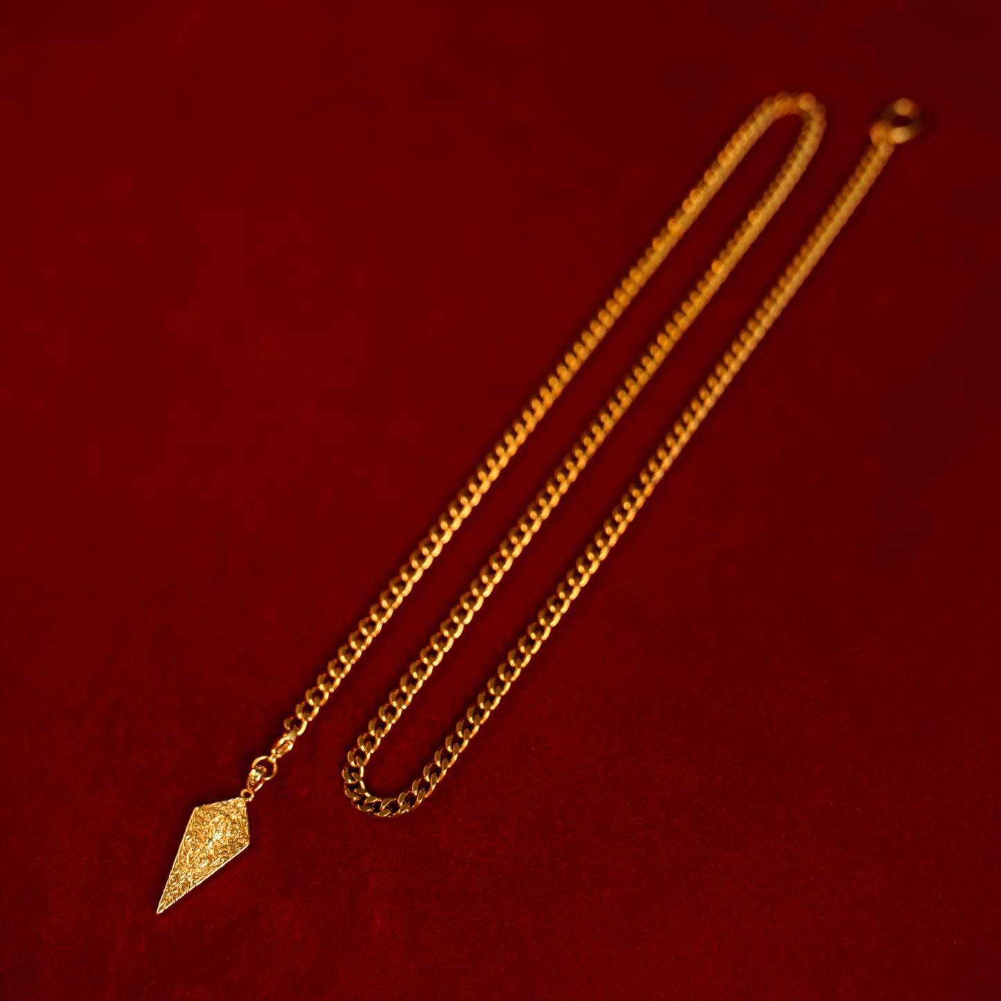 Knight’s Shield Slip Chain Choker – Gold Edition
